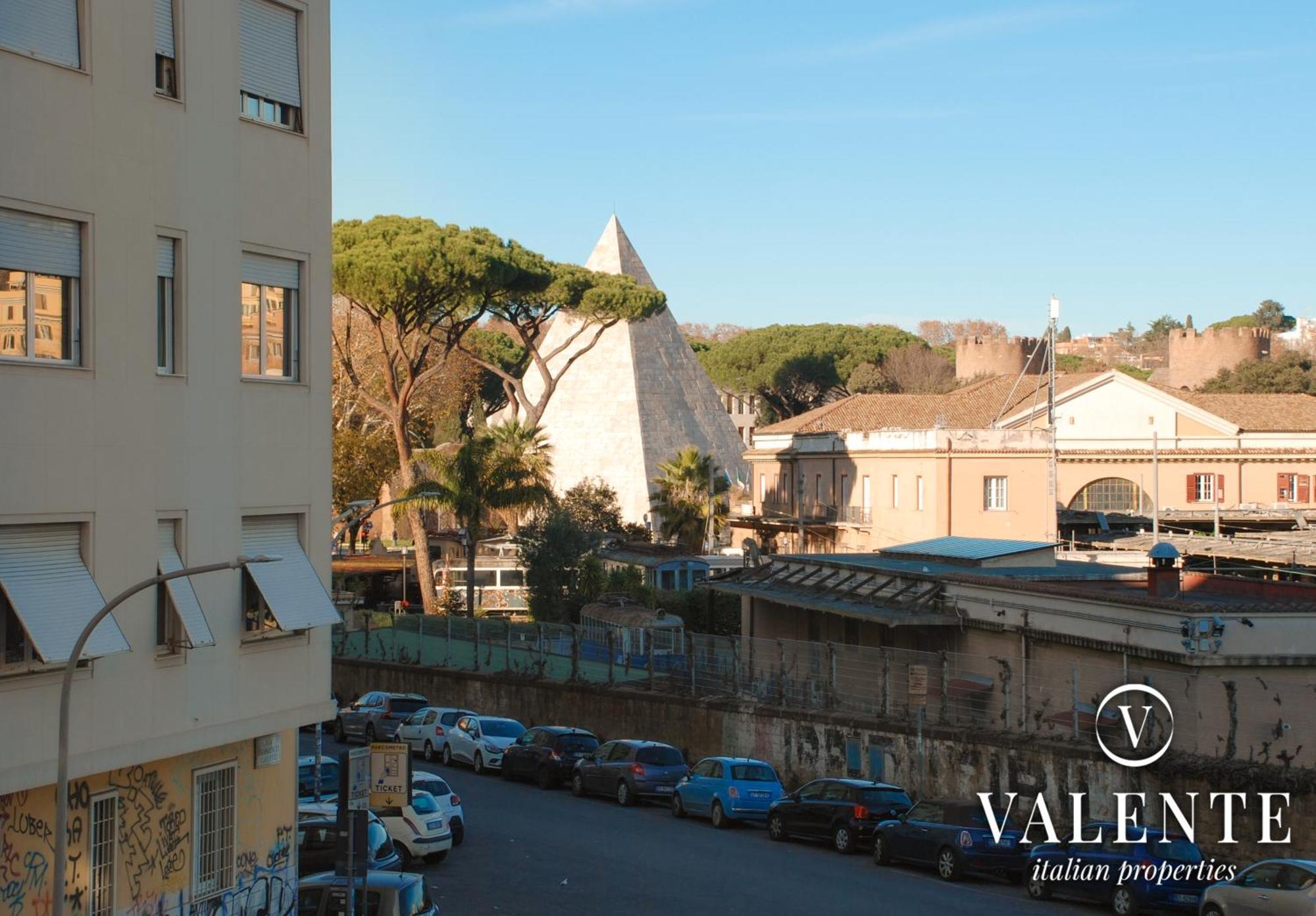 Apartment Piramide - 20min Walking From Colosseum - 1min From Metro Station - Valente Italian Rom